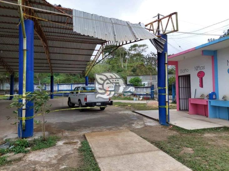 Fuerte viento desprendió techados en Villa Cuichapa (+video)