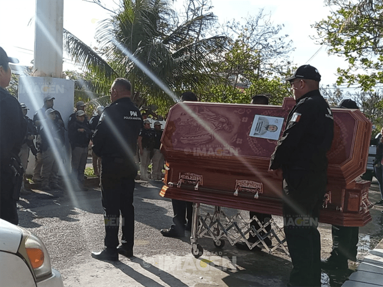 Rinden homenaje a Farets González, elemento fallecido por balacera en Paso del Toro