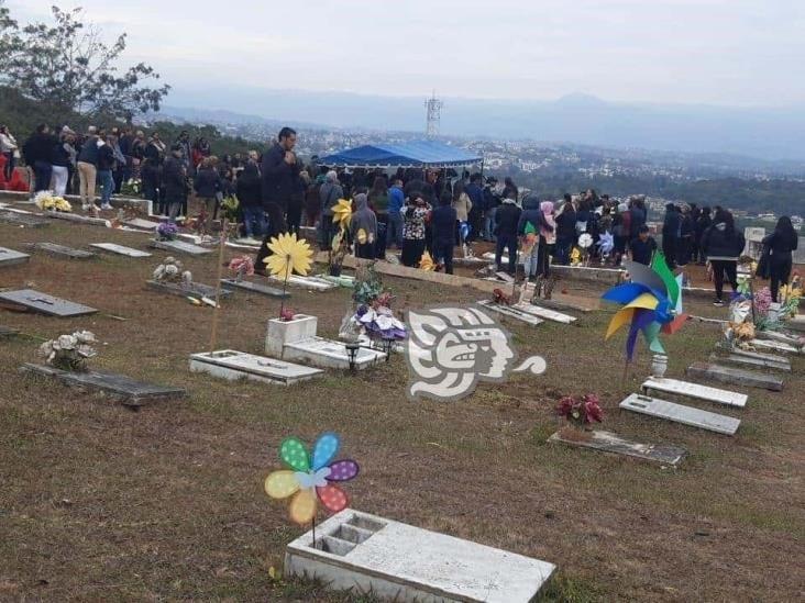 Entre lágrimas y aplausos despiden a Sara Hilda, asesinada presuntamente por banda de su sobrino