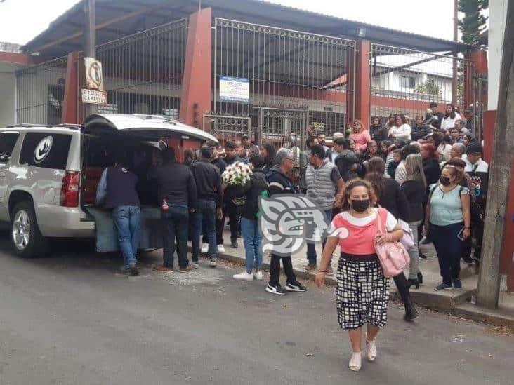 Entre lágrimas y aplausos despiden a Sara Hilda, asesinada presuntamente por banda de su sobrino