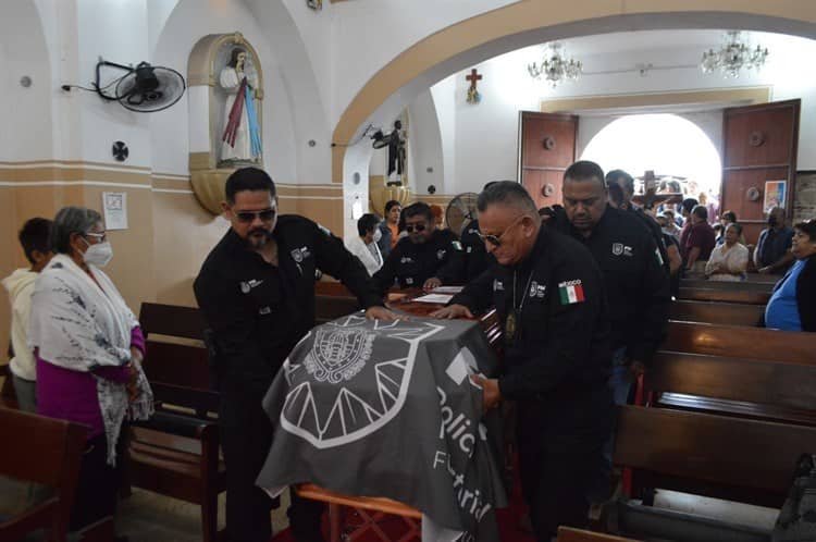 Con música, dan el último adiós a Farets González, policía ministerial fallecido en balacera de Paso del Toro(+Video)