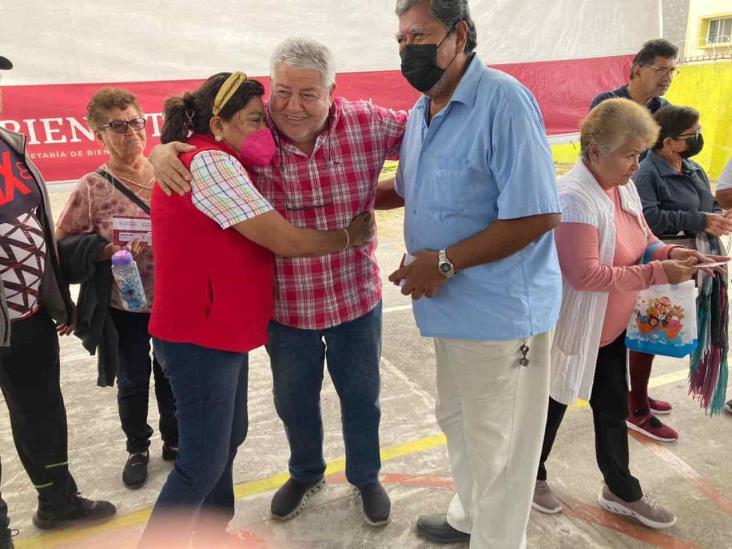 Entregan tarjetas del Banco del Bienestar y becas Benito Juárez en Veracruz
