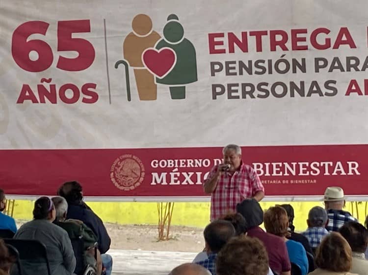 Entregan tarjetas del Banco del Bienestar y becas Benito Juárez en Veracruz