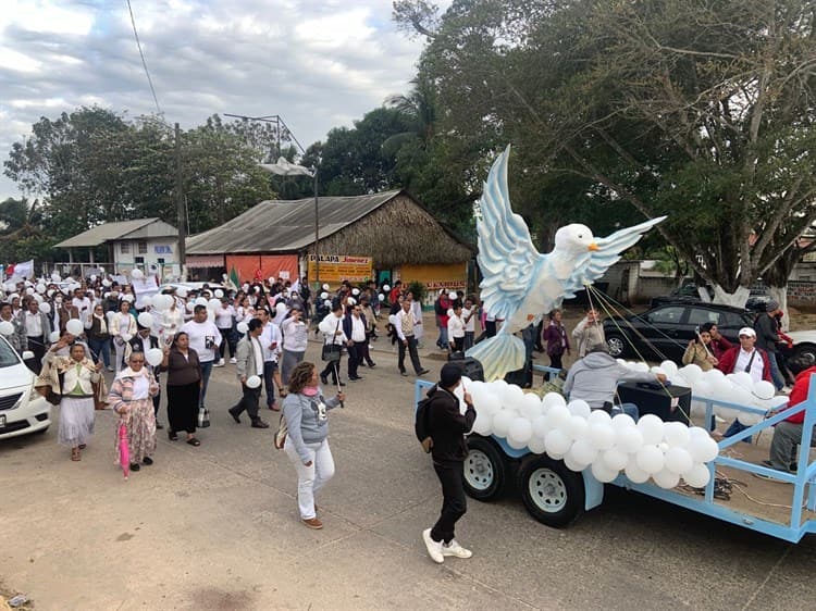 Integrantes de 30 iglesias cristianas de Veracruz salen a la calle a pedir paz en Oluta