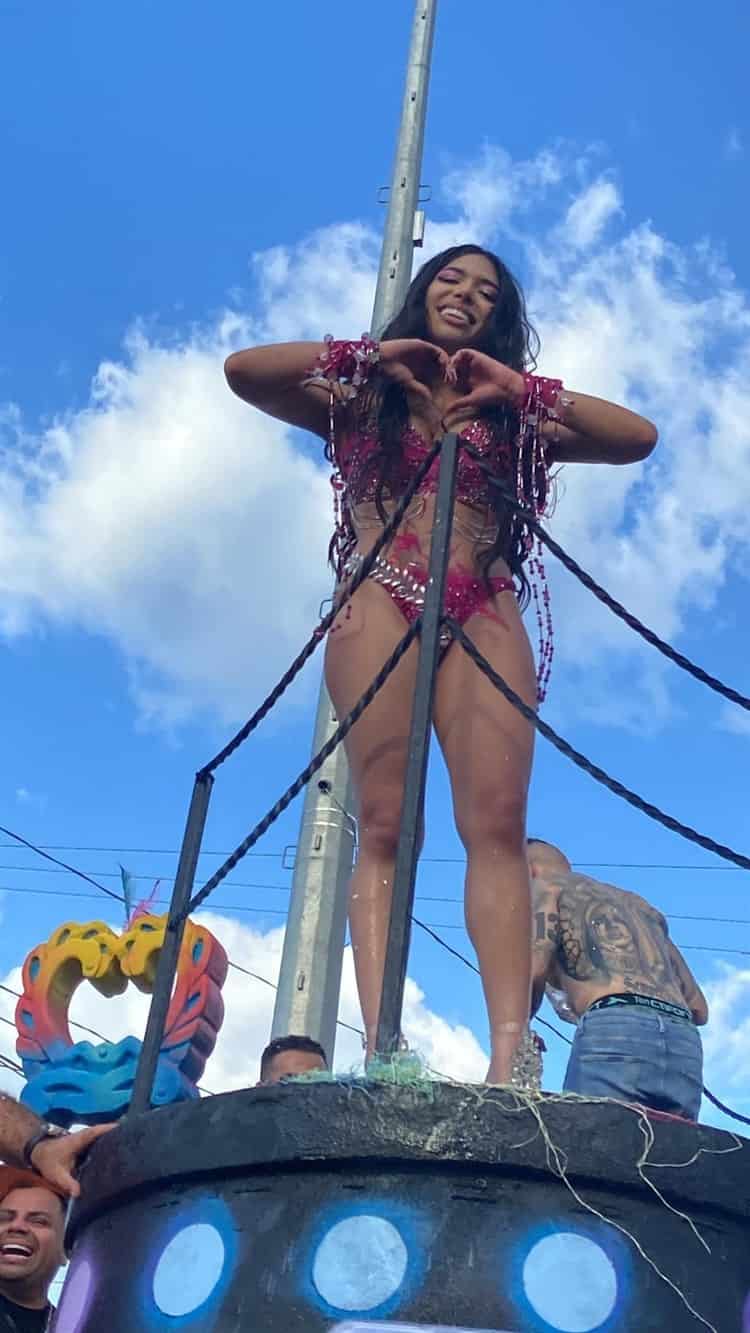 Espectacular Yeri MUA roba la atención de Carnaval en Yucatán