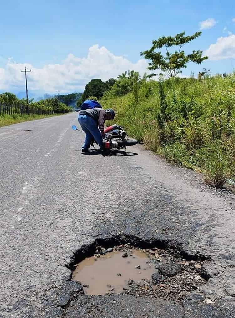 Carretera Misantla-Martínez de la Torre, dañada y llena de baches; exigen reencarpetamiento