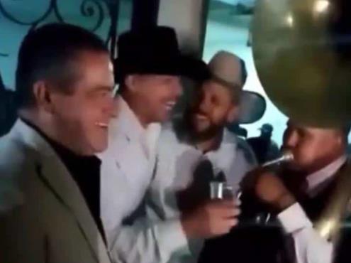 Alcalde canta narcocorridos mientras Jerez llora por los homicidios y desaparecidos (+Video)