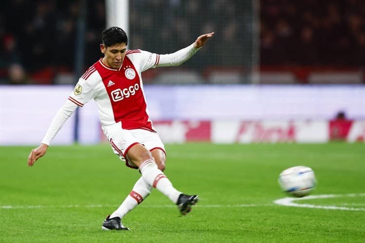 Edson Álvarez no termina partido con el Ajax por lesión