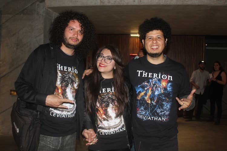 Asistentes vibran con Therion en el Foro Boca