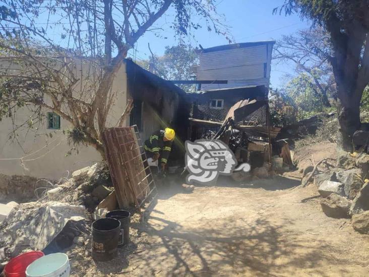 Incendio de una vivienda en la colonia Higueras movilizó a Bomberos