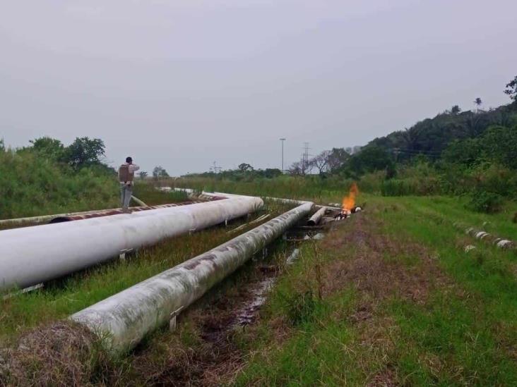 En Coatzacoalcos, se incendian tuberías que conectan Complejos Morelos y Cangrejera