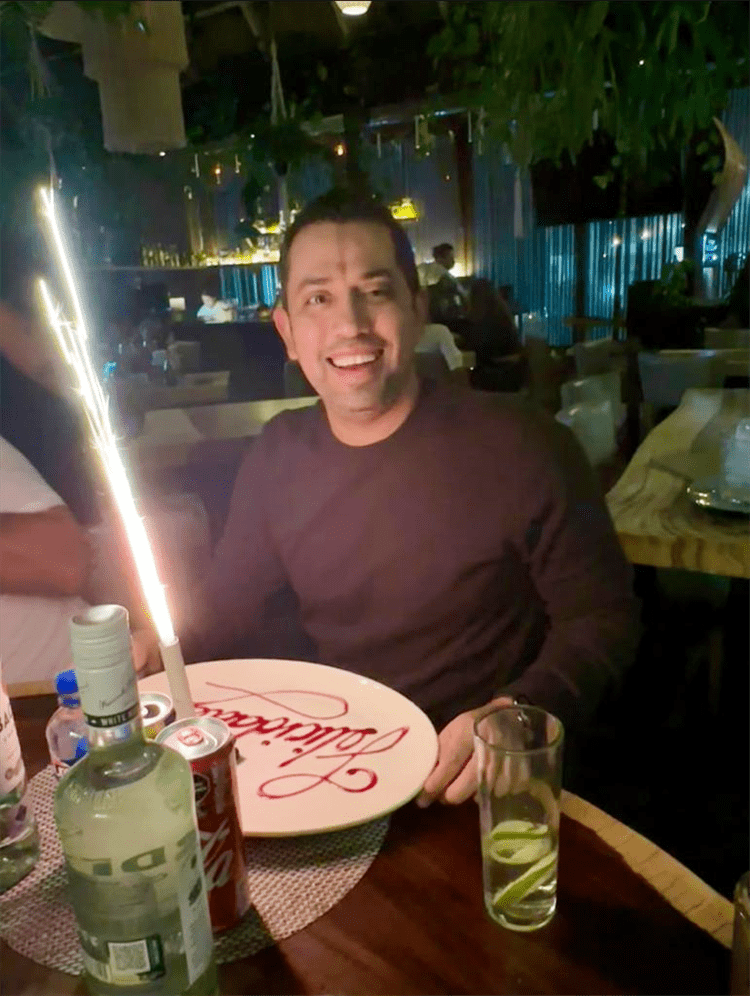 Antonio Mondragón celebra su cumpleaños con sus seres queridos