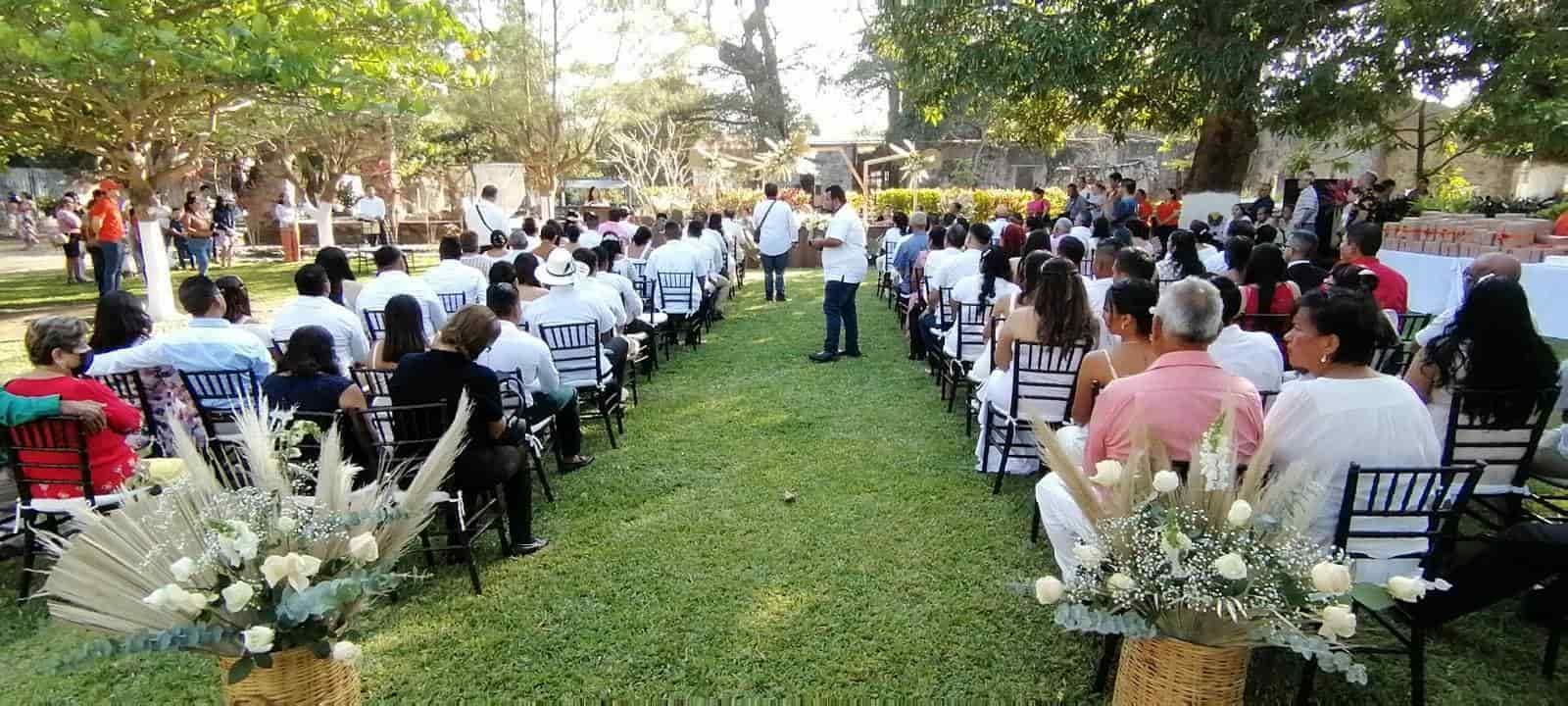 Se casaron 7 mil parejas  en bodas colectivas en todo Veracruz