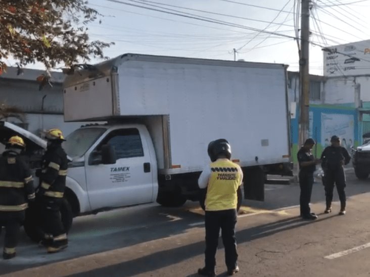 Camioneta casi se incendia sobre avenida Bolívar en Veracruz (+Video)