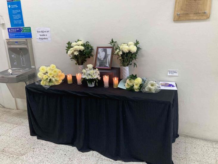 Con altar recuerda a Karina en Facultad de Nutrición y exigen justicia para víctimas de feminicidio