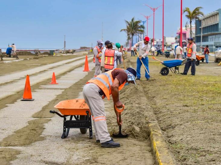 Tras paso de FF 33, dan manita de gato al malecón de Coatzacoalcos