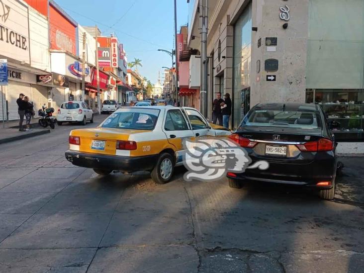 Fuerte accidente en calles de Córdoba moviliza a policías