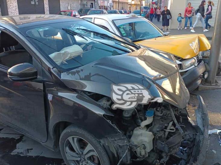 Fuerte accidente en calles de Córdoba moviliza a policías