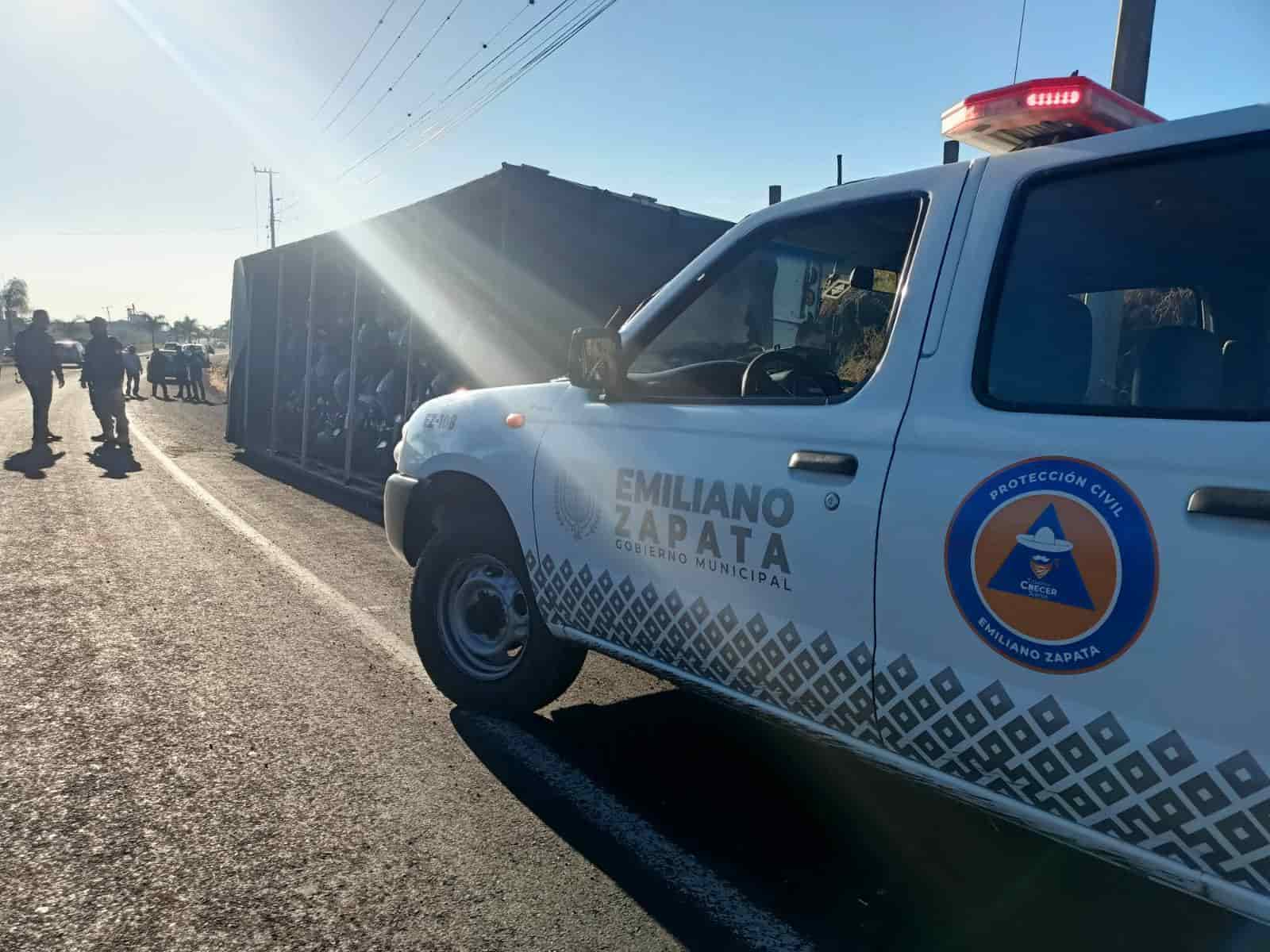 Camión Que Transportaba Motocicletas Vuelca En El Lencero 7418