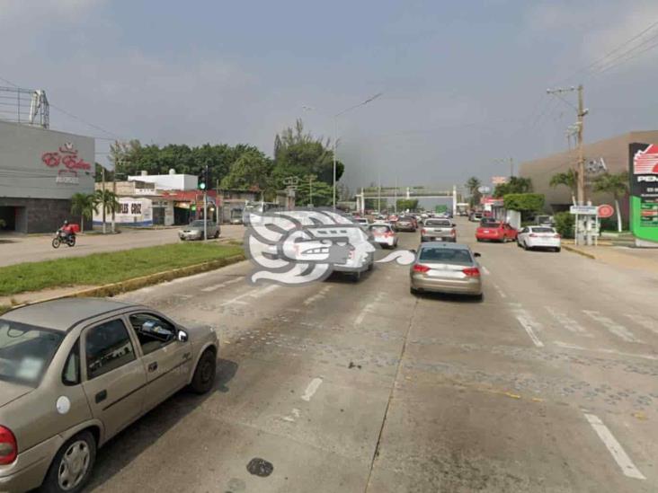 Lo encañonan y le quitan su auto en pleno semáforo en Minatitlán
