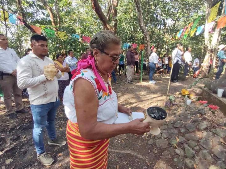 En Tatahuicapan, realizan ritual por la preservación del náhuatl