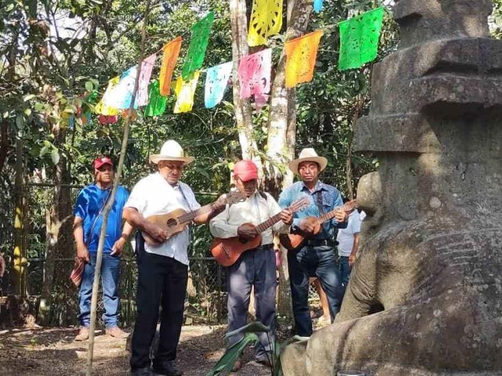 En Tatahuicapan, realizan ritual por la preservación del náhuatl