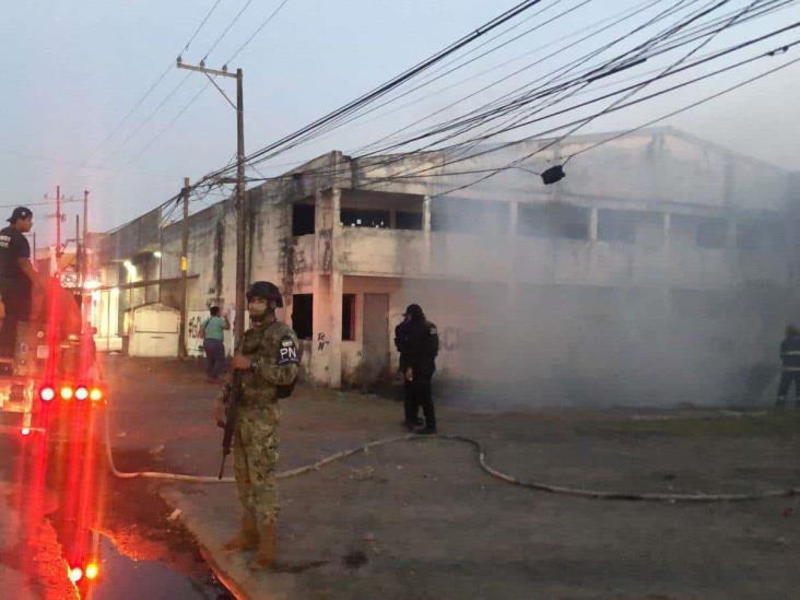Arde edificio abandonado en la Veracruz-Xalapa (+Video)