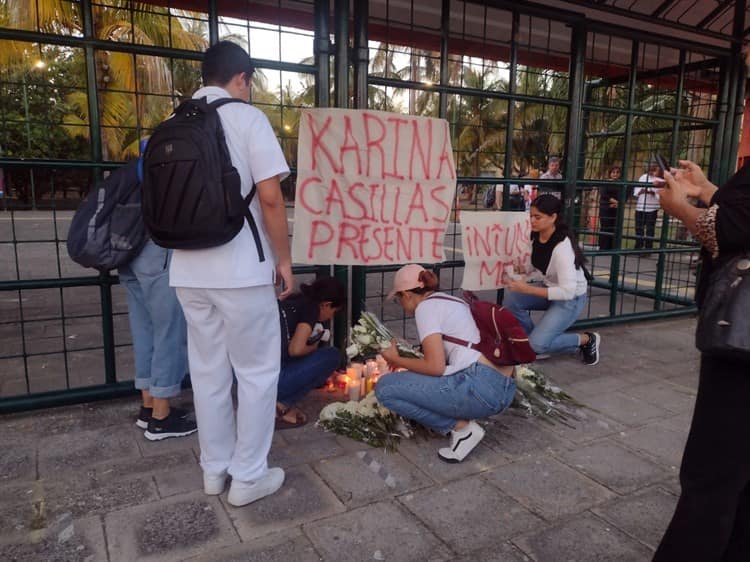 Marchan familiares y estudiantes de la UV por feminicidio de Karina: ¡Exigen justicia! (+Video)