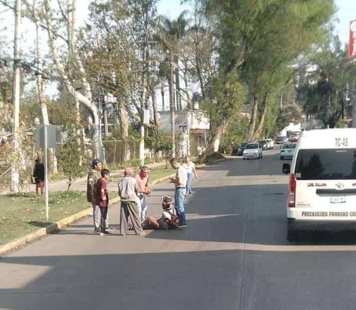 Motociclista olvidó a su compañero en avenida de Xalapa