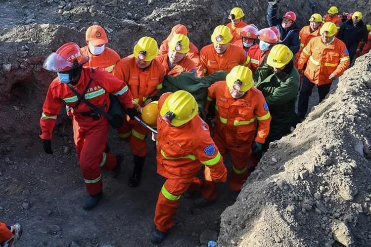 Se derrumba mina en China; hay 2 muertos y más de 50 desaparecidos