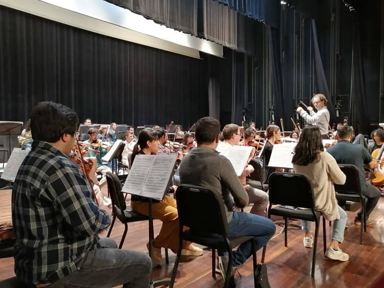 Miguel Salmón del Real dirigirá a la Filarmónica de Boca del Río