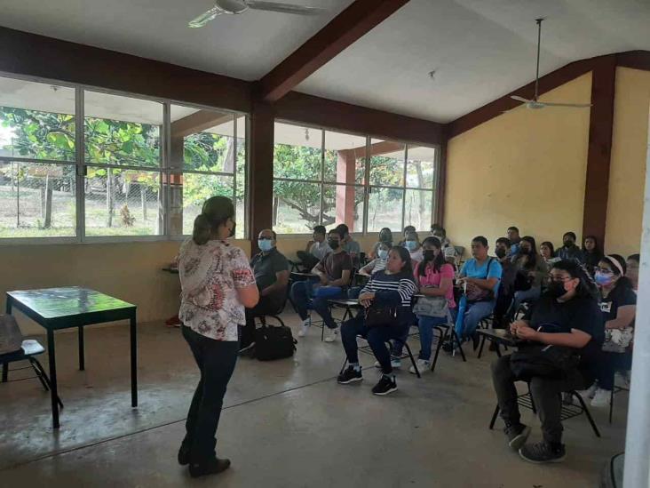 En Oluta, quedan fuera 300 aspirantes de Medicina en Universidad Benito Juárez