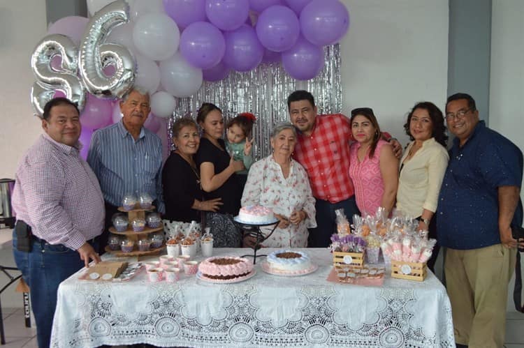 Águeda Morales Muñiz es festejada por su cumpleaños