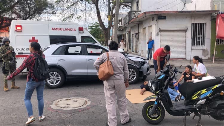 Camioneta impacta a motociclistas en calles de Veracruz (+Video)