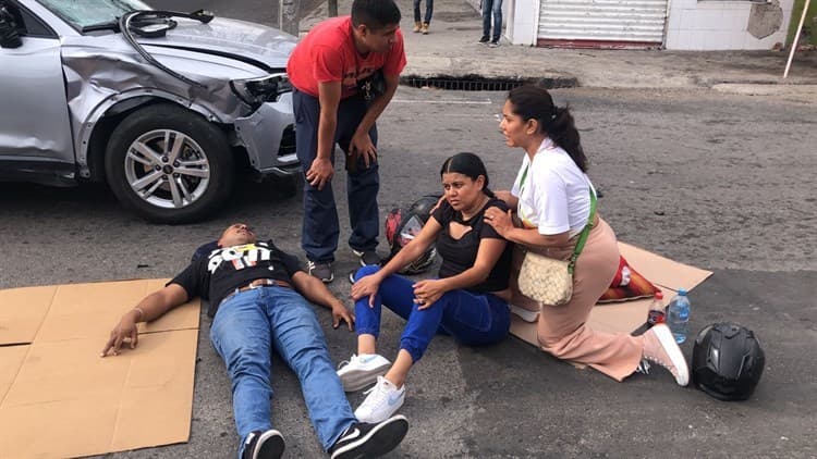 Camioneta impacta a motociclistas en calles de Veracruz (+Video)