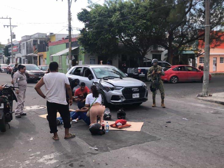 Camioneta impacta a motociclistas en calles de Veracruz (+Video)