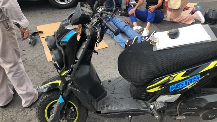 Camioneta impacta a motociclistas en calles de Veracruz (+Video)