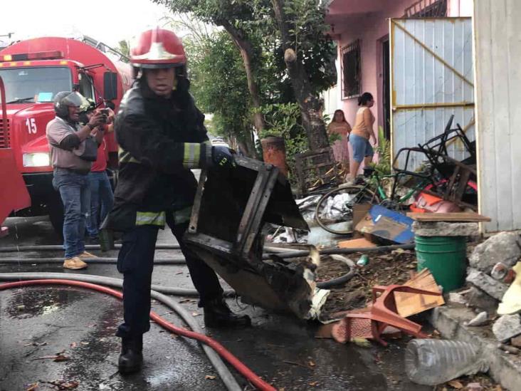 Incendio consume vivienda en Veracruz; había animales adentro (+Video)