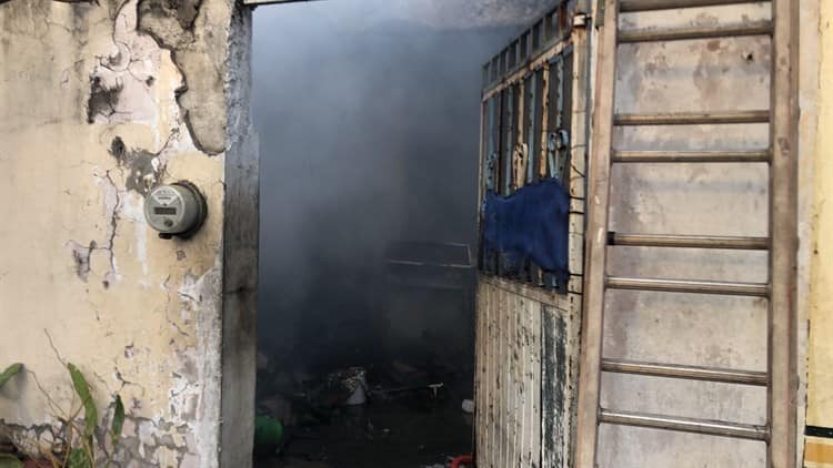 Incendio consume vivienda en Veracruz; había animales adentro (+Video)