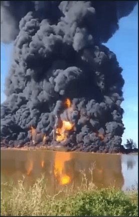 ¡Día explosivo en el sur! Ahora arde caverna en CAE de Pemex en Ixhuatlán; humareda invade  la región(+Video)