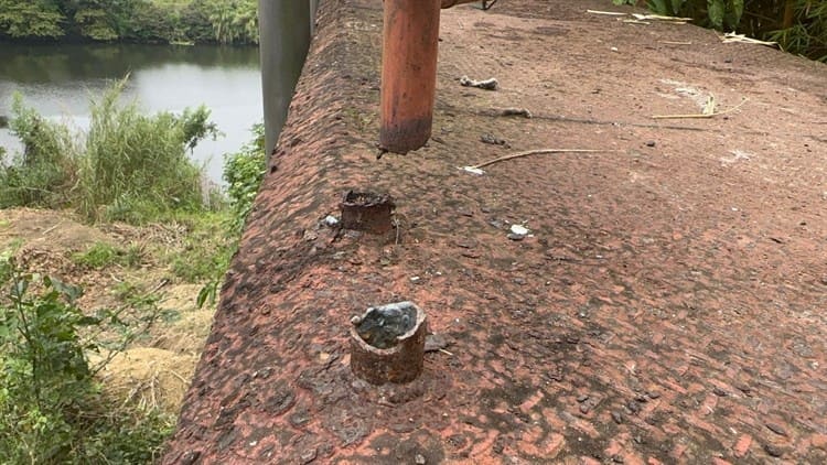 Sin avance, rehabilitación de puente en Cazones