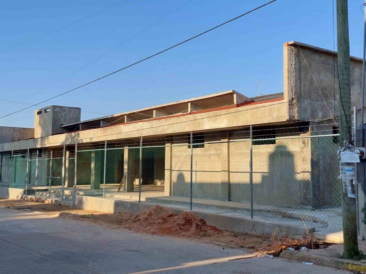 Parada de nuevo construcción del Centro de Salud en Jáltipan