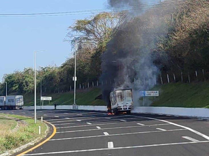 Se incendia una camioneta repartidora de mercancía en La Antigua