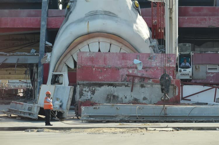 Trabajan día y noche en demolición del estadio “Pirata” Fuente, en Boca del Río (+Video)