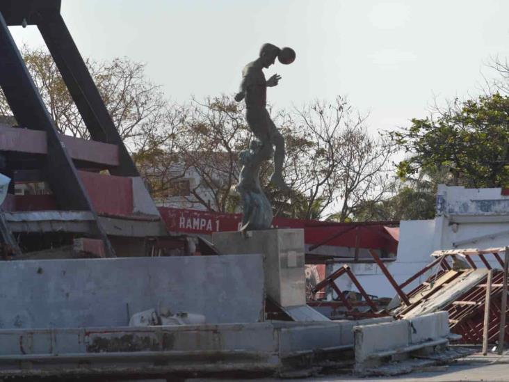 Asociación quiere rescatar la estatua de Luis Pirata Fuente