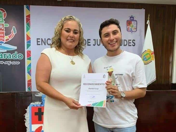 El cantante Dany Cruzba recibe reconocimiento por ser ‘Inspiración para los Jóvenes Alvaradeños’