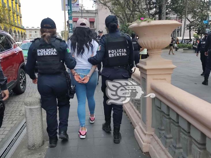 Jovencita detenida en el parque  Benito Juárez, de Xalapa