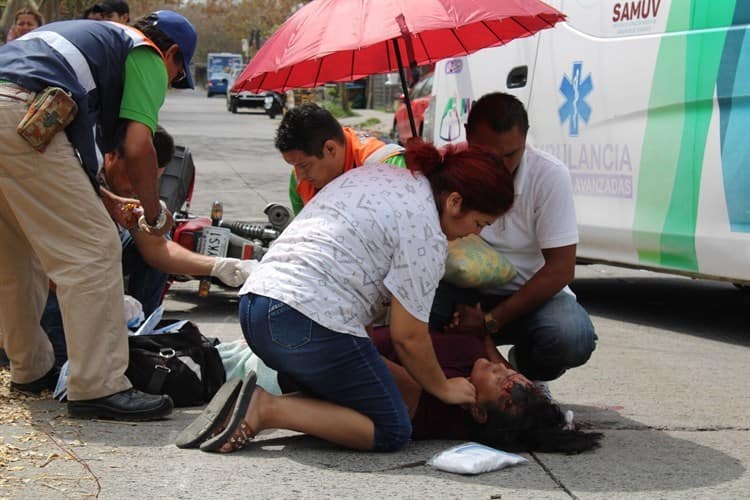 Motociclista atropella a mujer en Puente Moreno