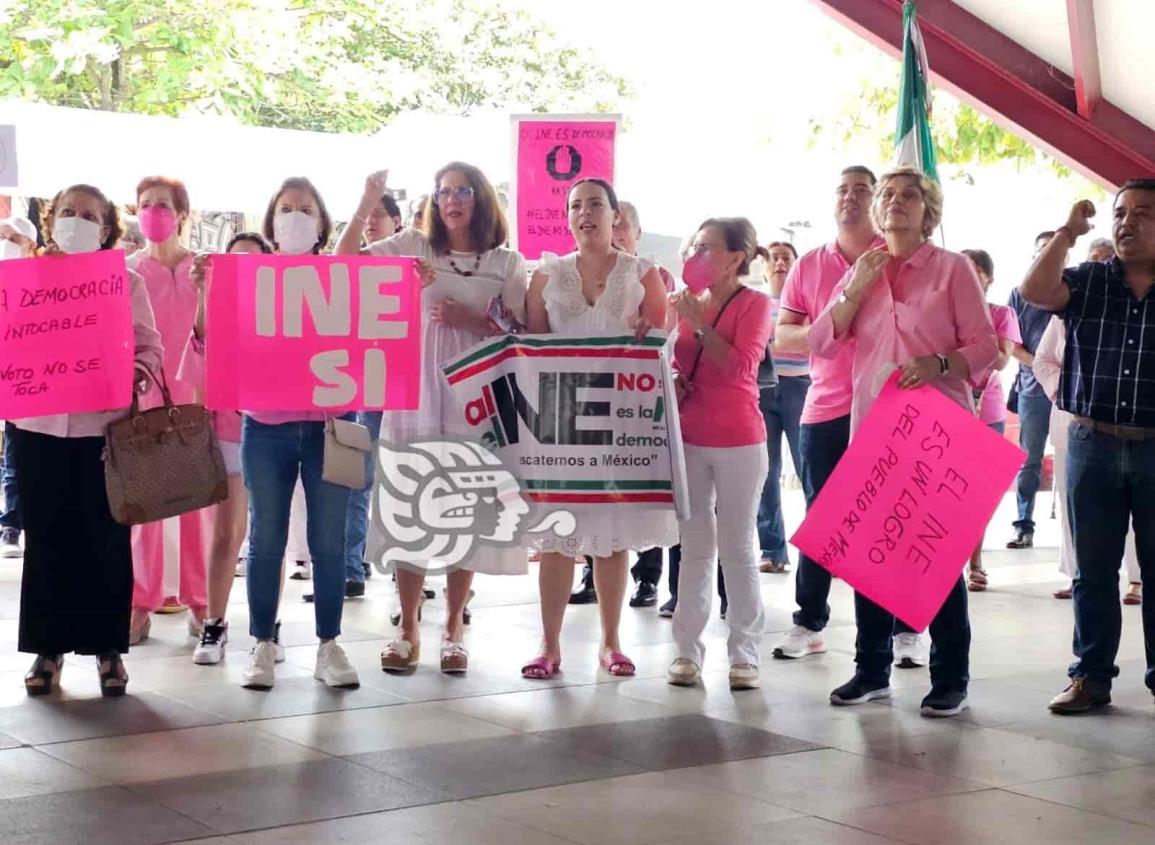 Gran éxito en el país la marcha a favor del INE