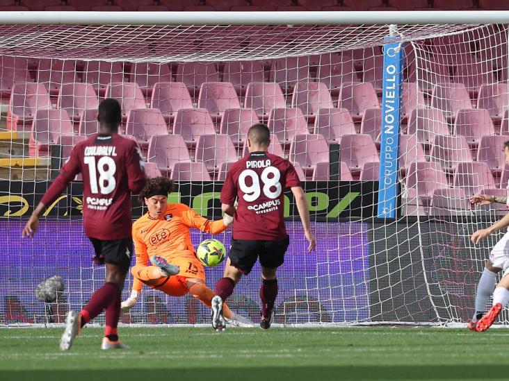 Guillermo Ochoa regresa como titular, gana y mantiene el cero en su portería